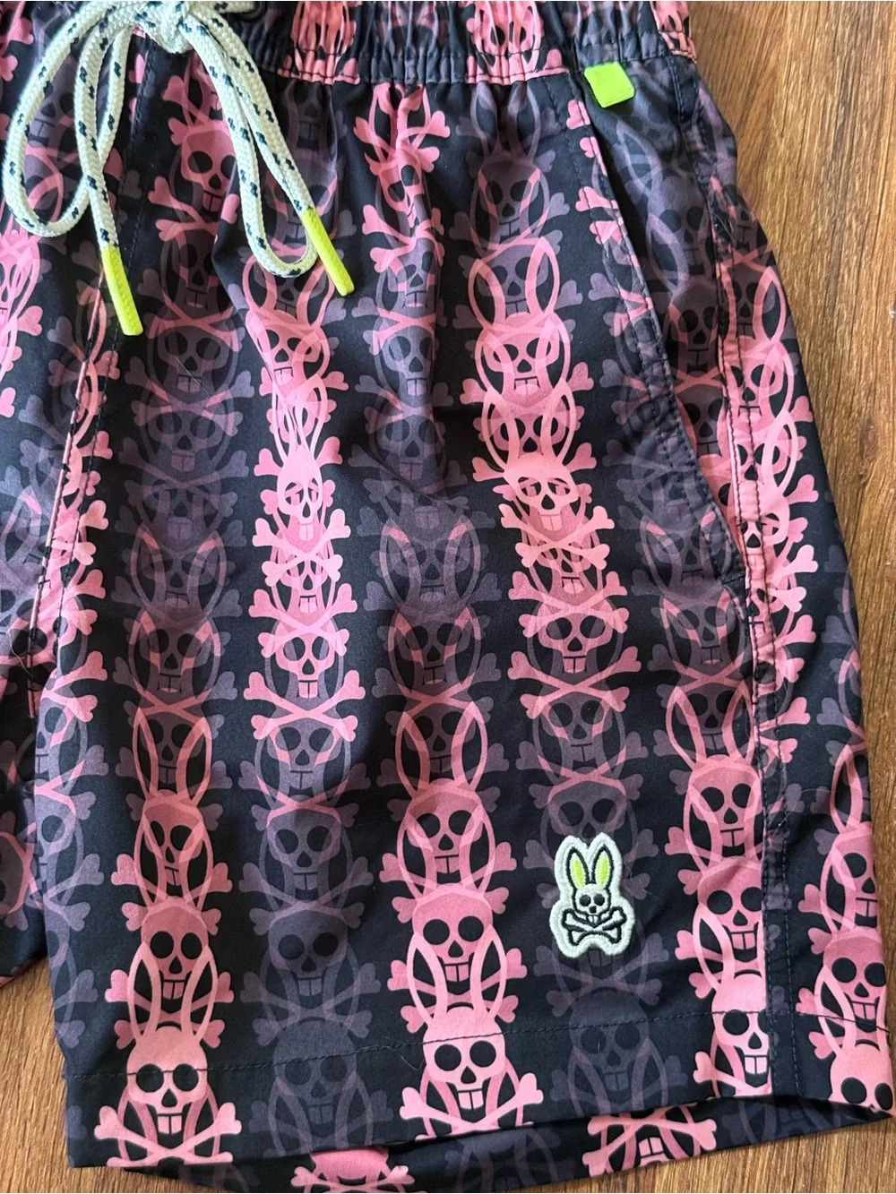 Psycho Bunny Men’s Black & Pink Skull-Pattern Swim Trunks